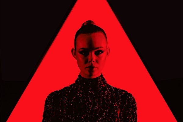 L’elogio della bellezza: “The Neon Demon”