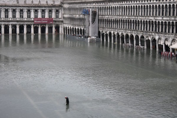 Venezia e MoSE: apnea di una città