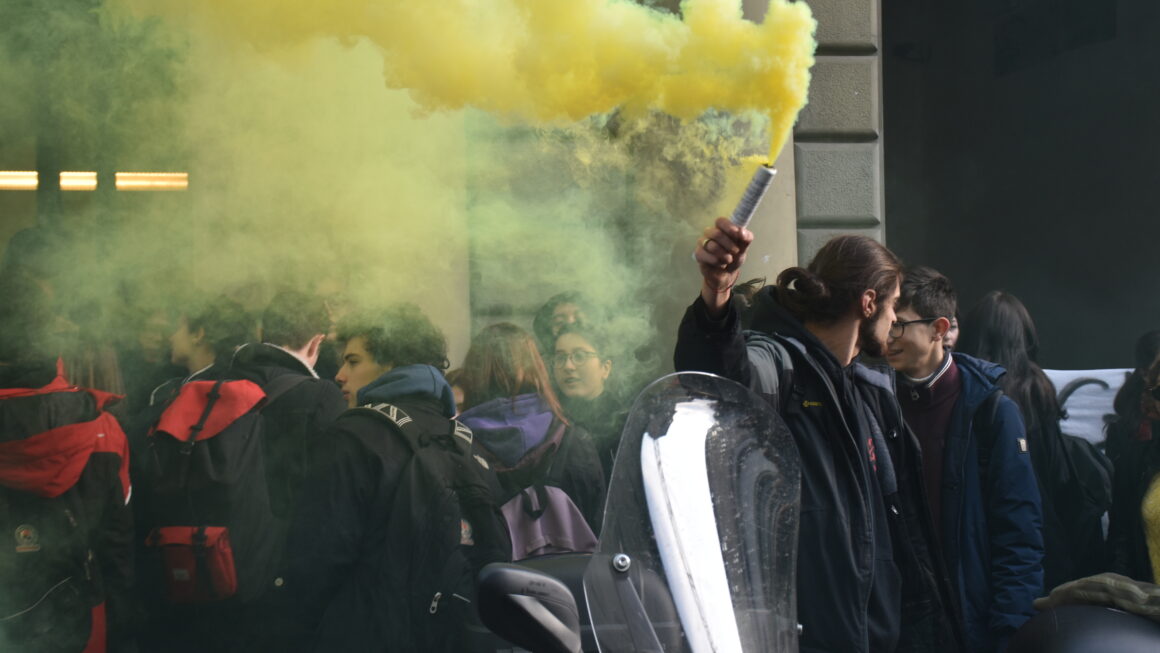 Dai bordi di un marciapiede alle piazze: l’importanza dell’ “I care” milaniano